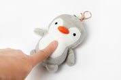 KEYRING ILY PENGUIN GREY